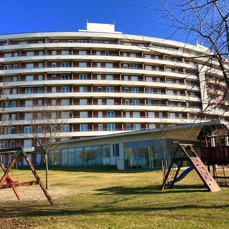 Club218 Varga Wellnessapartman 시오포크