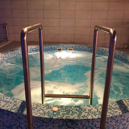 아파트 Club218 Varga Wellnessapartman *