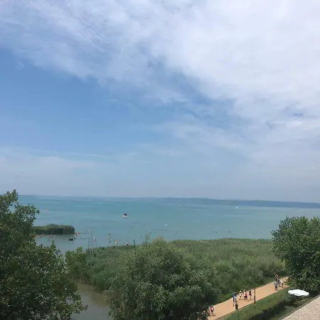 아파트 Club218 Varga Wellnessapartman *