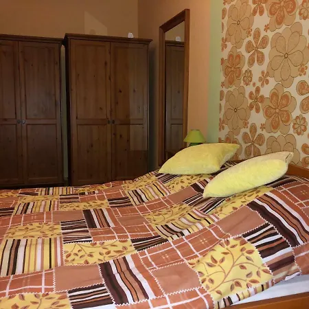 Club218 Varga Wellnessapartman * 시오포크