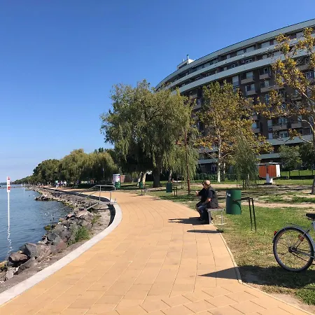 Club218 Varga Wellnessapartman 시오포크